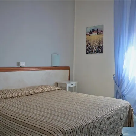 Ξενοδοχείο Marta 2*